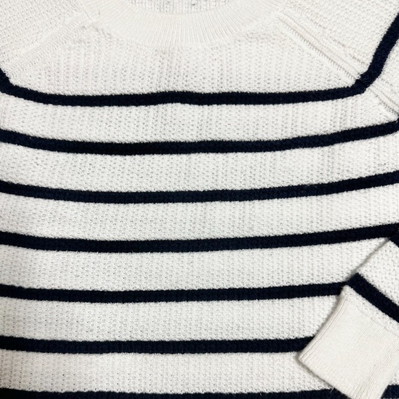 Old Navy size small long sleeved textured rib knit striped sweater navy & white - Picture 6 of 6